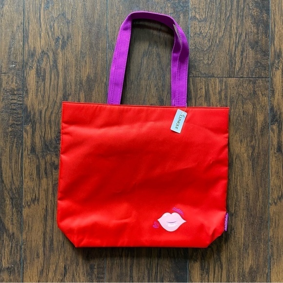 Clinique Tote and Kiss Makeup Bag - Picture 2 of 7